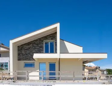 Casa monofamiliare realizzata in legno lamellare - Senigallia (AN)