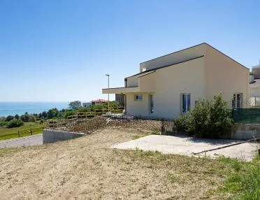 Casa monofamiliare realizzata in legno lamellare - Senigallia (AN)