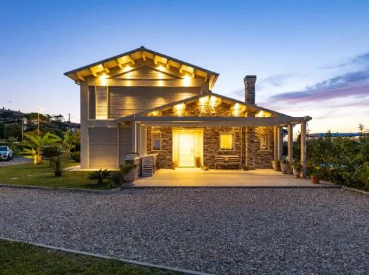 Villa prefabbricata monofamiliare in legno lamellare - Rimini