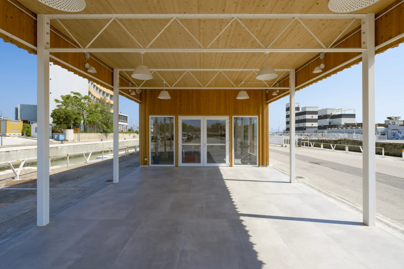 Casette, pensiline e complementi