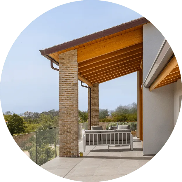 Casa finita esternamente