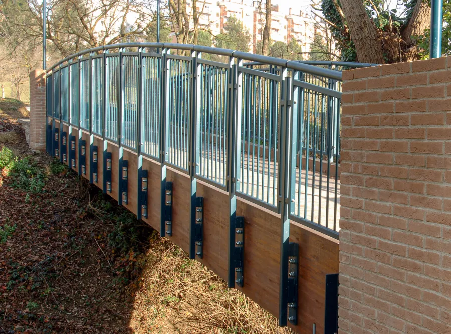 ponte in legno dal design moderno